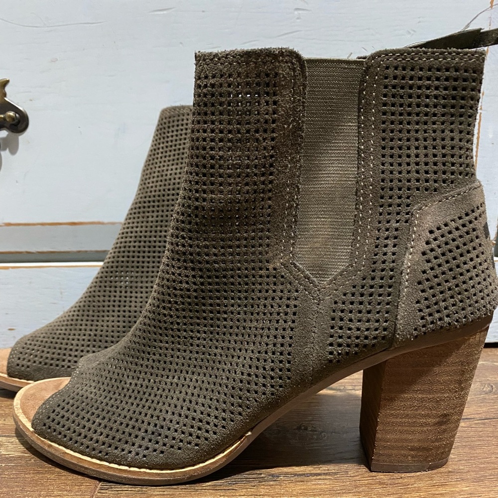 Toms - Picture 3 of 7